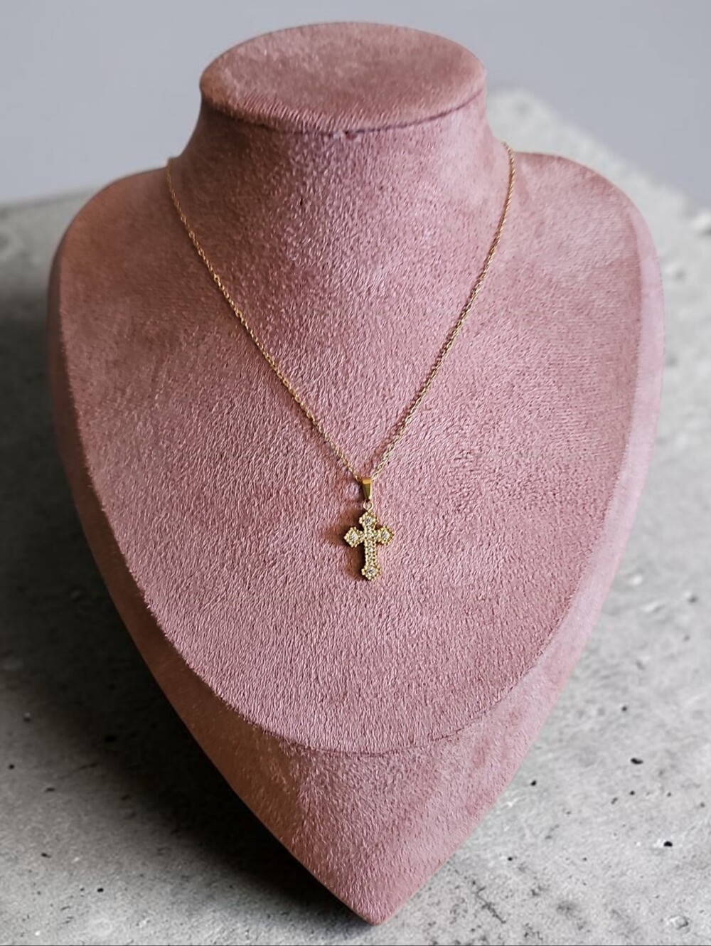 Sassified Boutique Nwt Gold ( Stainless Steel)   Cross Pendant Necklace.